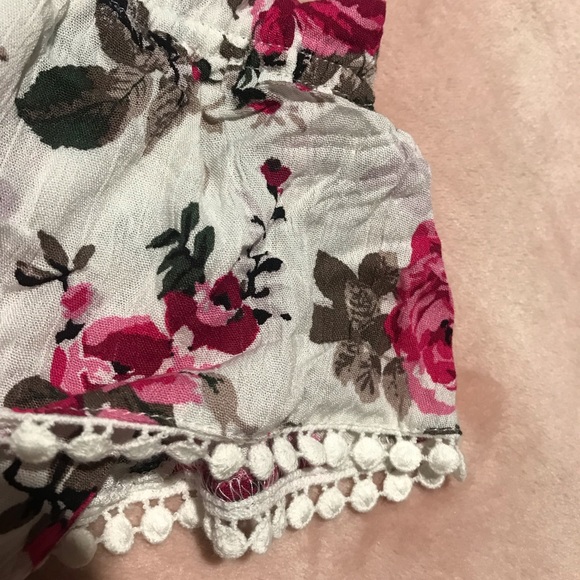 Off shoulder blouse 🌸 - Picture 8 of 10